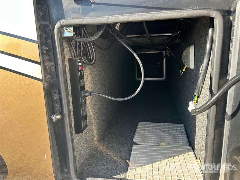 Holiday Rambler Navigator Motor Home Автодома і житлові автопричепи