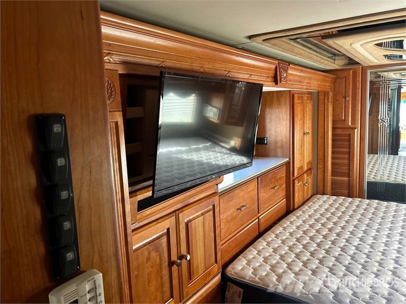 Holiday Rambler Navigator Motor Home Автодома і житлові автопричепи