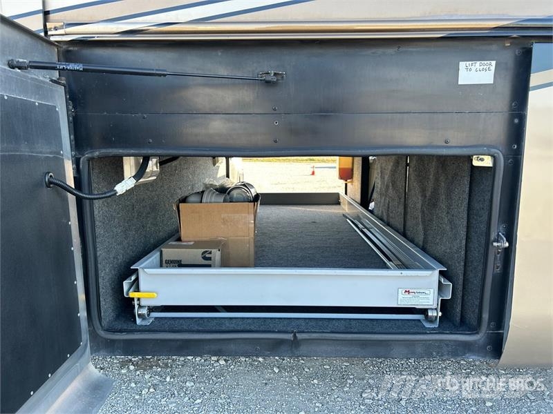 Holiday Rambler Navigator Motor Home Автодома і житлові автопричепи