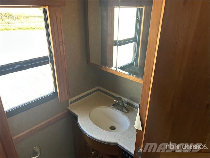 Holiday Rambler Navigator Motor Home Автодома і житлові автопричепи