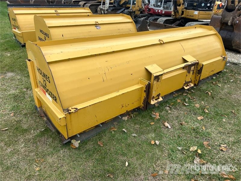 Holmes 12 Snowdozer 144 in Skid Steer Snow Pusher 刮雪板和犁