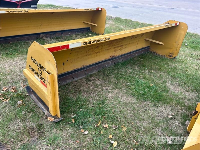 Holmes 12 Snowdozer 144 in Skid Steer Snow Pusher 刮雪板和犁
