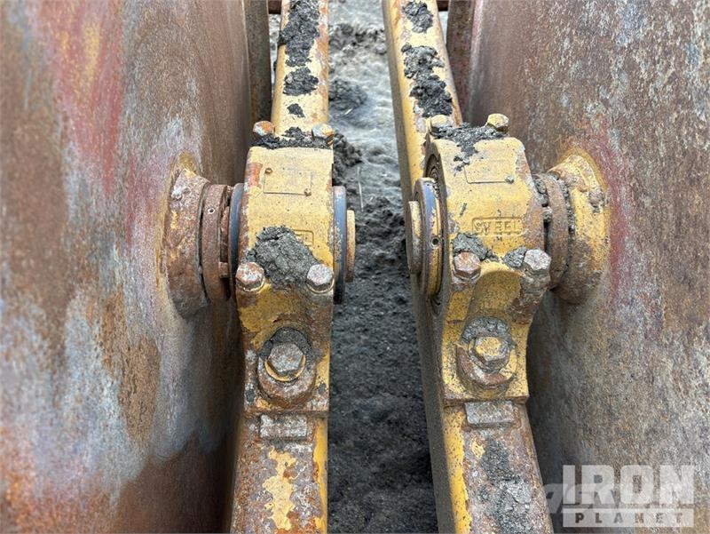 Holmes 60X60 Pull Behind Compactor Aanhangtrilwalsen
