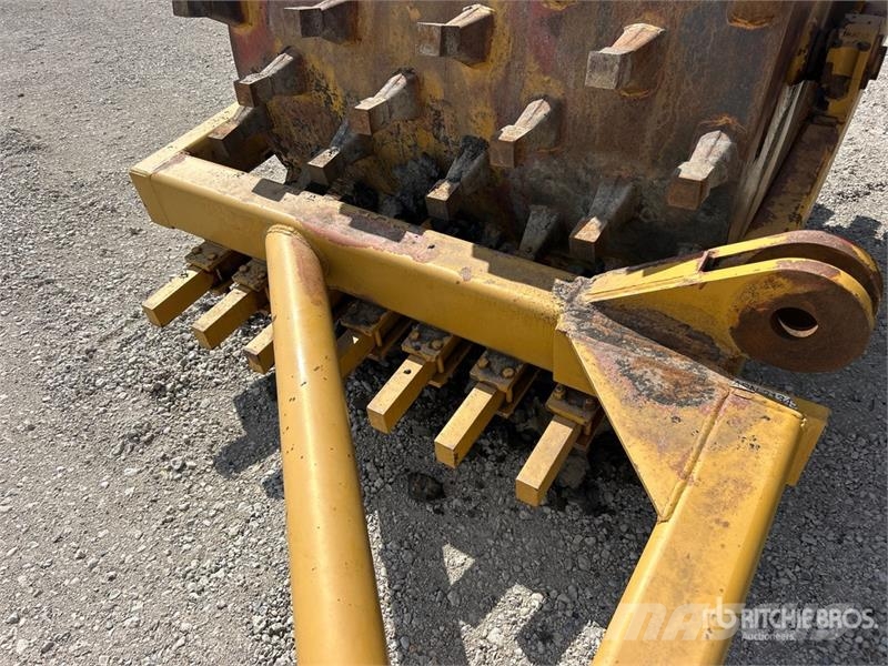 Holmes 60X60 Pull Behind Compactor Aanhangtrilwalsen