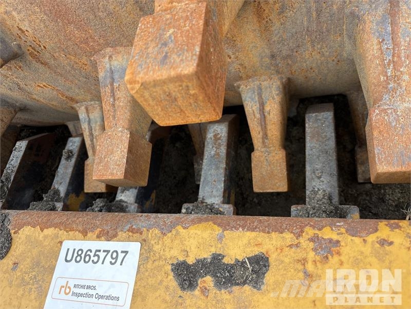 Holmes 60X60 Pull Behind Compactor Aanhangtrilwalsen