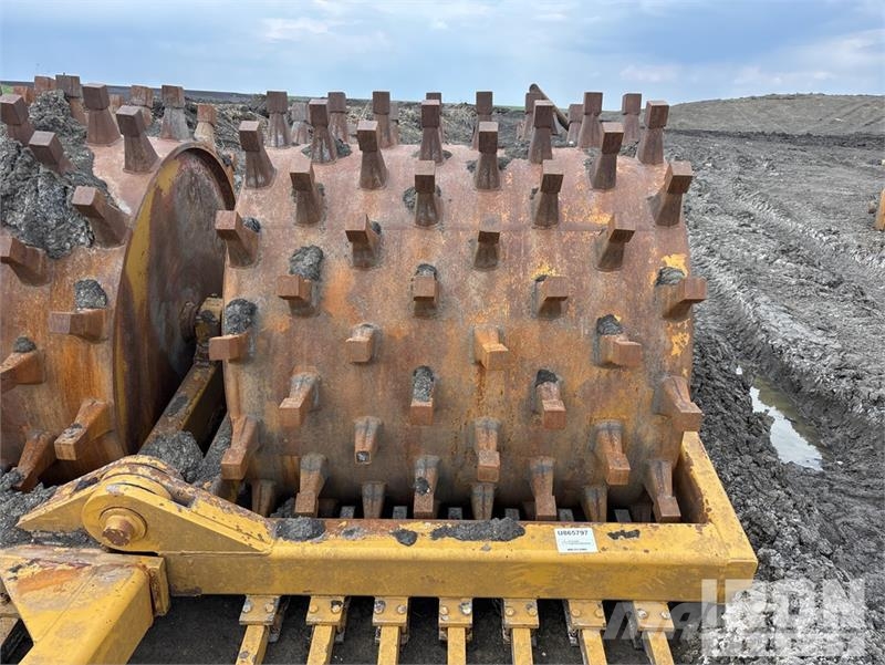 Holmes 60X60 Pull Behind Compactor Aanhangtrilwalsen