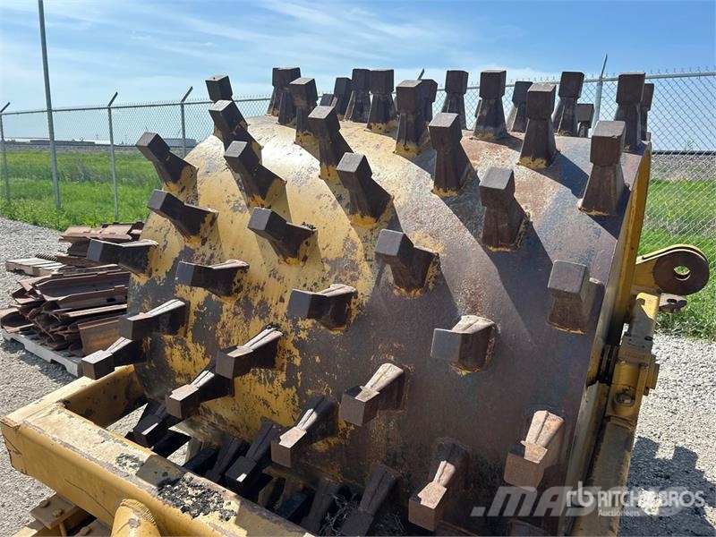 Holmes 60X60 Pull Behind Compactor Aanhangtrilwalsen