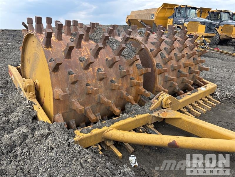 Holmes 60X60 Pull Behind Compactor Aanhangtrilwalsen