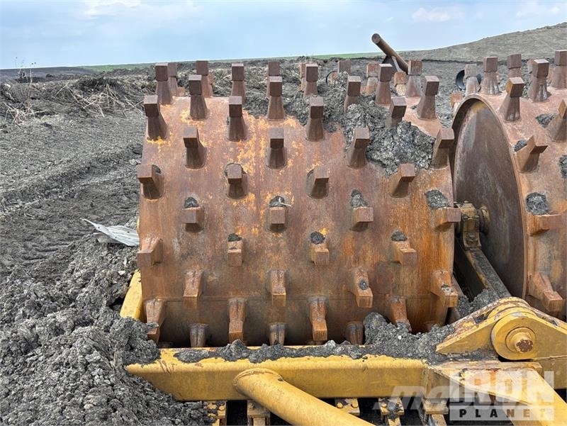 Holmes 60X60 Pull Behind Compactor Aanhangtrilwalsen
