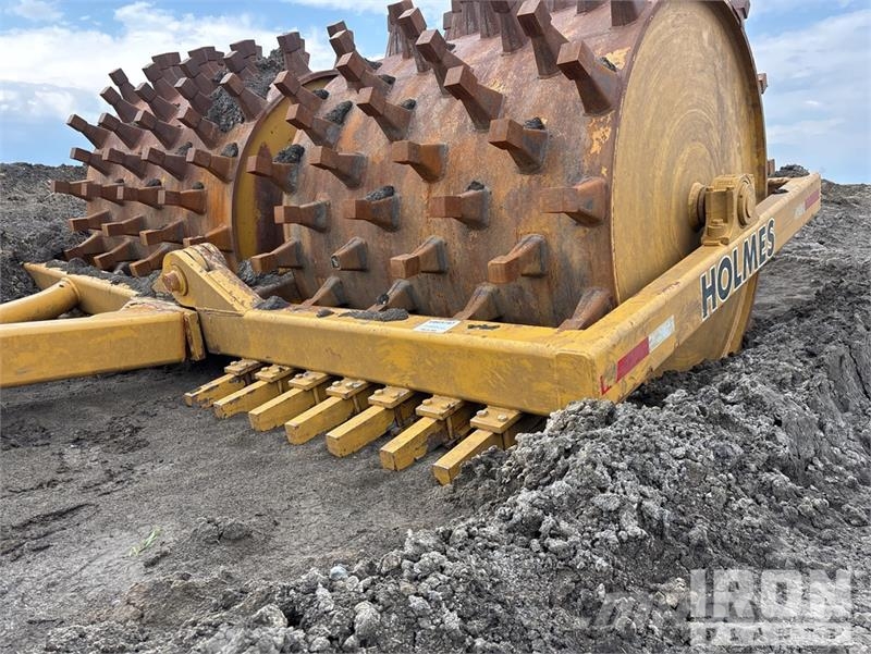 Holmes 60X60 Pull Behind Compactor Aanhangtrilwalsen