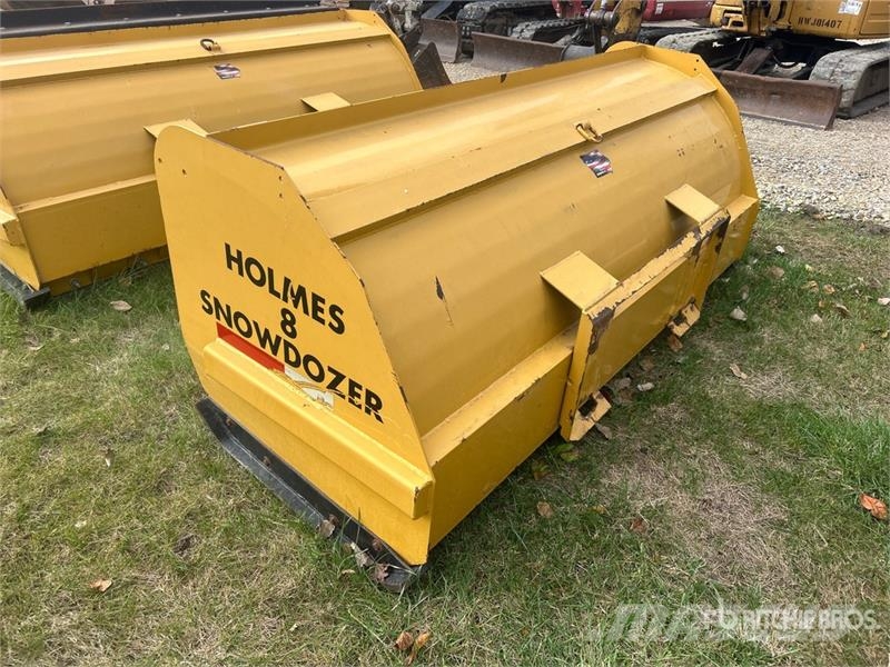 Holmes 8 Snowdozer 96 in Skid Steer Snow Pusher 刮雪板和犁