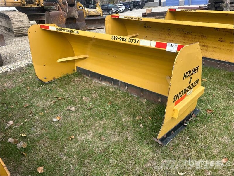 Holmes 8 Snowdozer 96 in Skid Steer Snow Pusher 刮雪板和犁