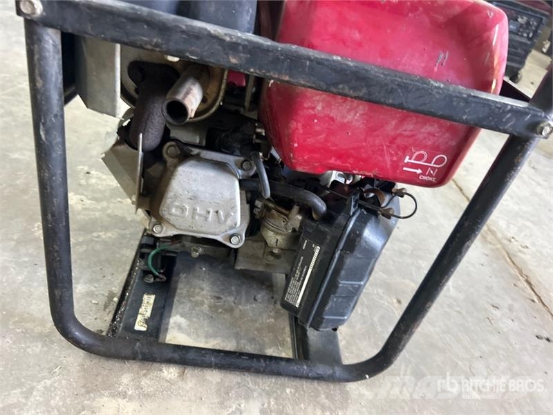 Honda EB3000C 3 kVA Portable Generator Set Egyéb Áramfejlesztők