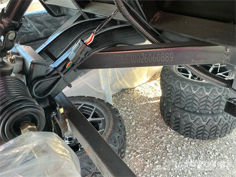 HQ100 Electric Red Six-Seater Golf Cart (Unused) Golfové vozíky