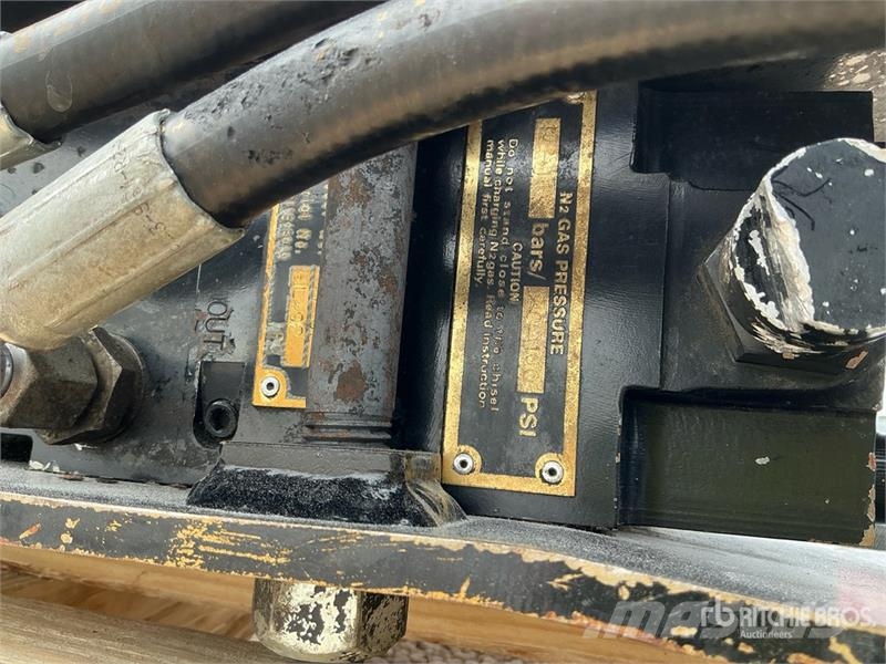 Huskie HH100 Q/C Hydraulic Breaker - Fits Mini Skid Steer Martillos hidráulicos