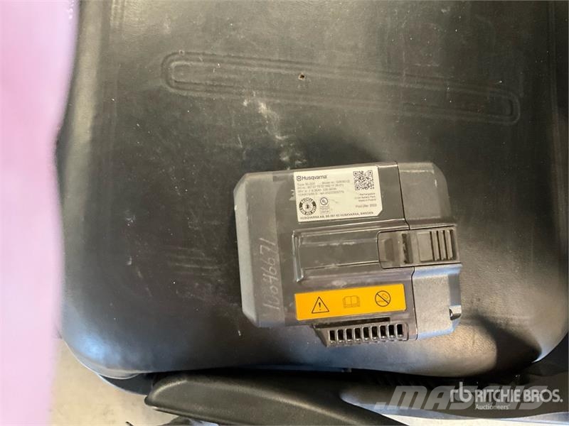 Husqvarna BLi300 Battery Outros componentes