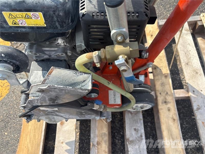 Husqvarna Walk-Behind Saw Serrarias