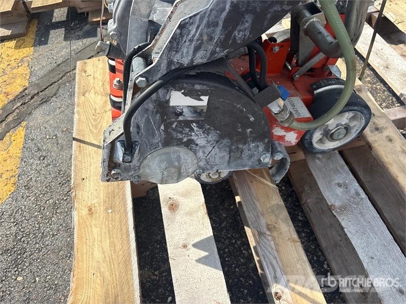 Husqvarna Walk-Behind Saw Serrarias