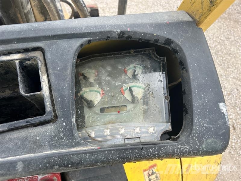 Hyster H100XM 9150 lb Pneumatic Tire Forklift Autokrāvēji - citi