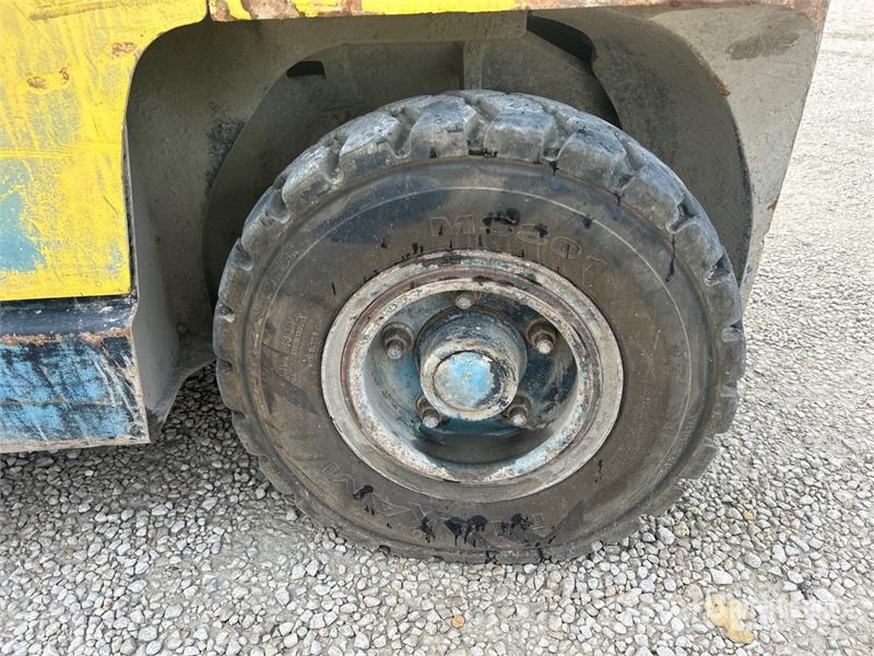 Hyster H100XM 9150 lb Pneumatic Tire Forklift Autokrāvēji - citi