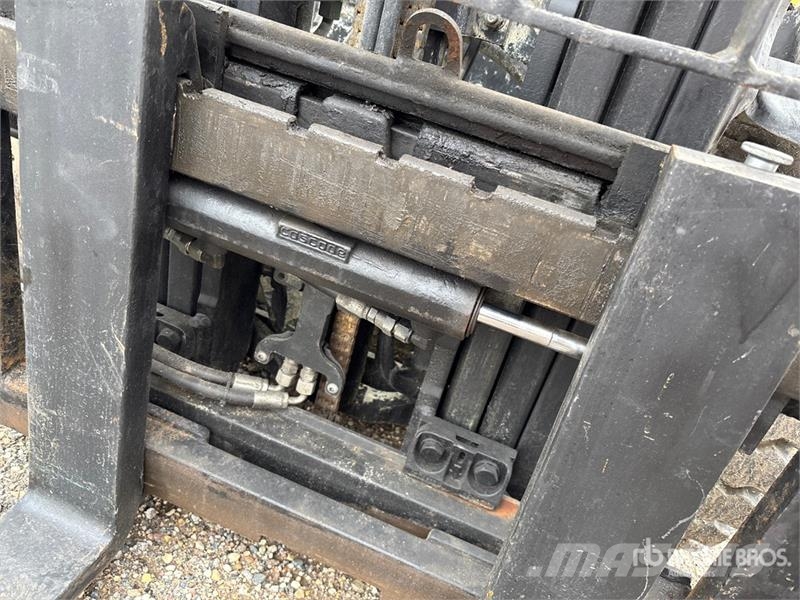 Hyster H60FT 5700 lb Pneumatic Tire Forklift フォークリフト - その他