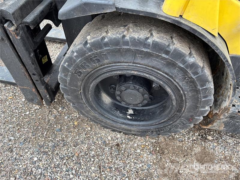 Hyster H60FT 5700 lb Pneumatic Tire Forklift フォークリフト - その他
