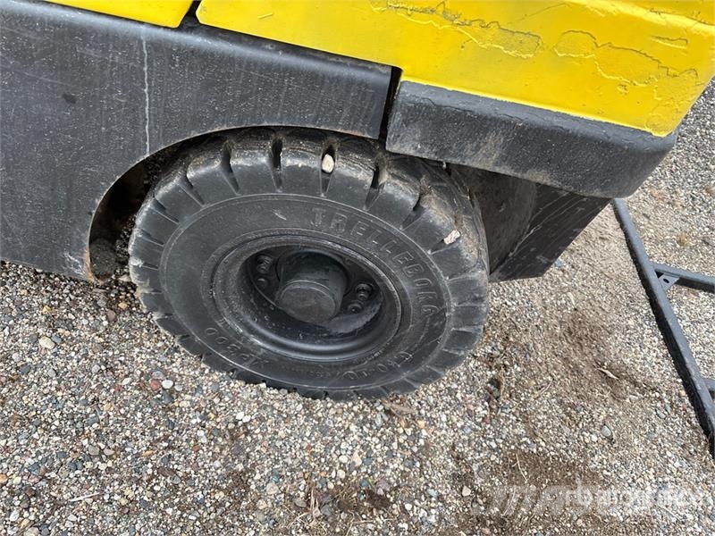 Hyster H60FT 5700 lb Pneumatic Tire Forklift フォークリフト - その他