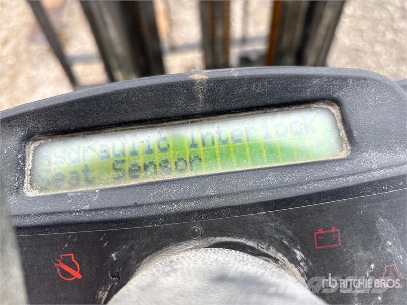 Hyster H60FT 5700 lb Pneumatic Tire Forklift フォークリフト - その他