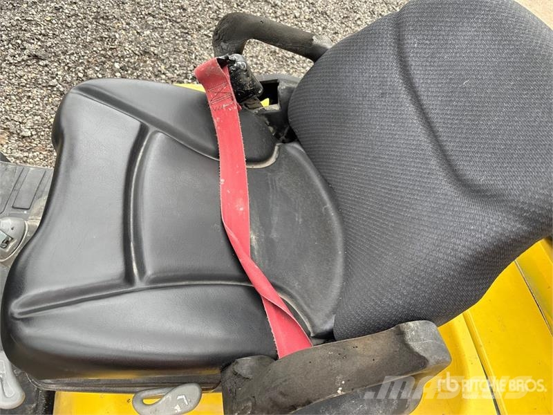 Hyster H60FT 5700 lb Pneumatic Tire Forklift フォークリフト - その他