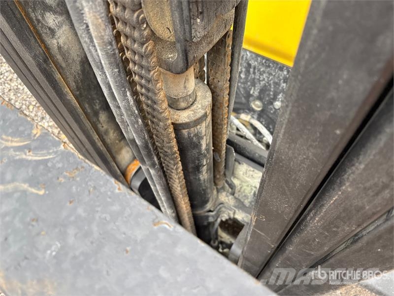 Hyster H60FT 5700 lb Pneumatic Tire Forklift フォークリフト - その他