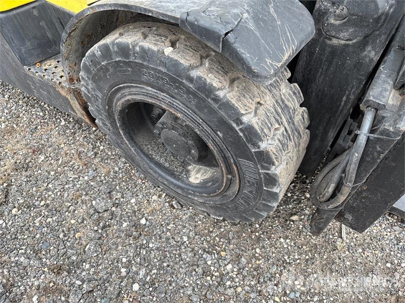 Hyster H60FT 5700 lb Pneumatic Tire Forklift フォークリフト - その他