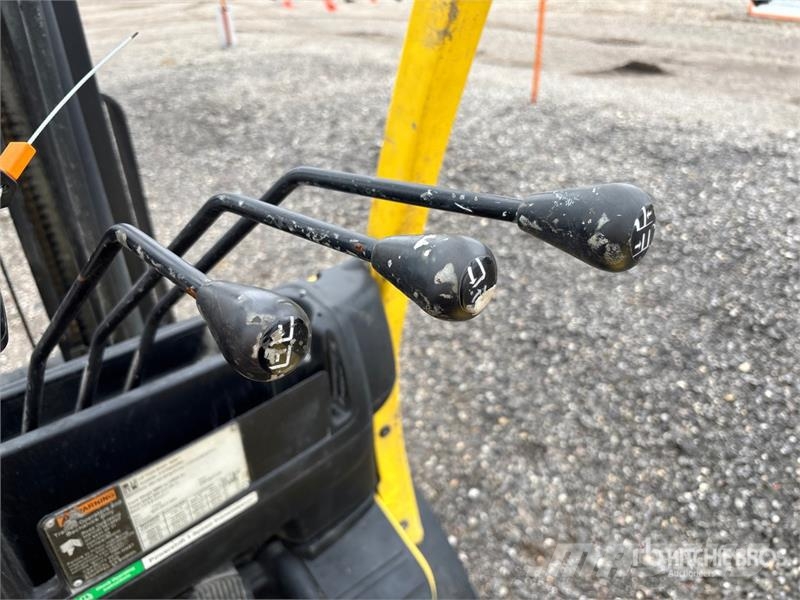Hyster H60FT 5700 lb Pneumatic Tire Forklift フォークリフト - その他