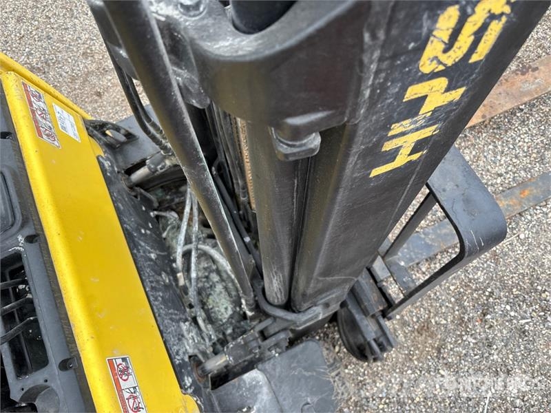 Hyster H60FT 5700 lb Pneumatic Tire Forklift フォークリフト - その他