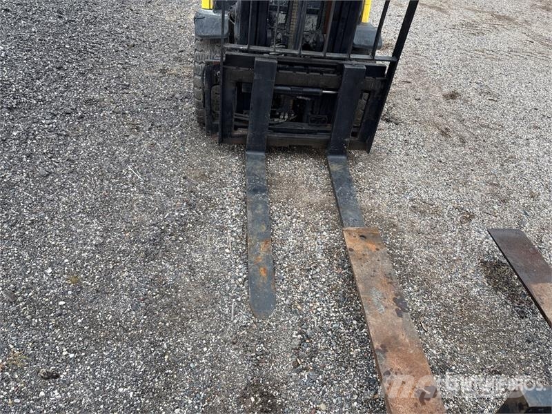 Hyster H60FT 5700 lb Pneumatic Tire Forklift フォークリフト - その他