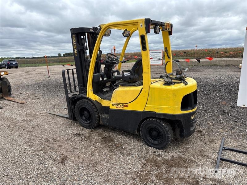 Hyster H60FT 5700 lb Pneumatic Tire Forklift フォークリフト - その他