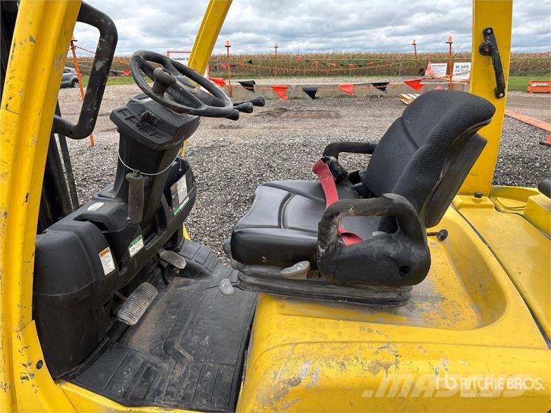 Hyster H60FT 5700 lb Pneumatic Tire Forklift フォークリフト - その他
