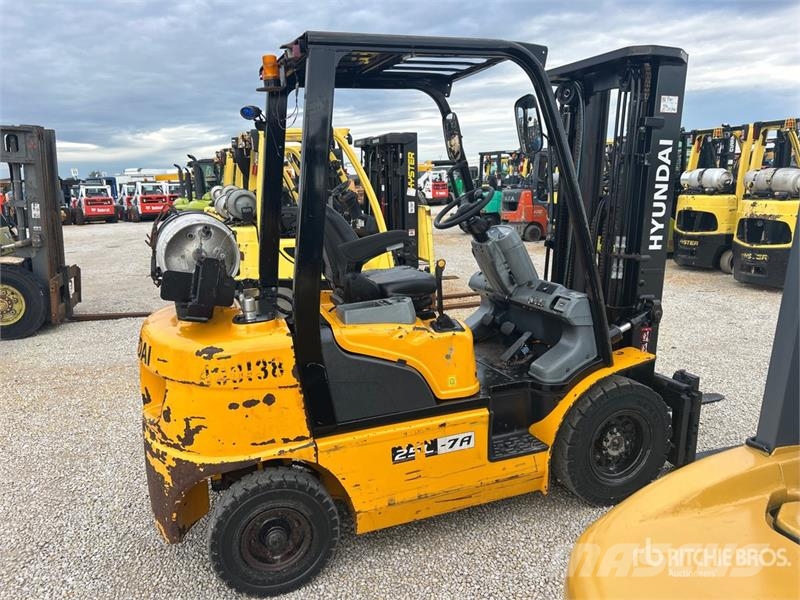 Hyundai 25L-7A 5000 lb Pneumatic Tire Forklift 그 외 지게차