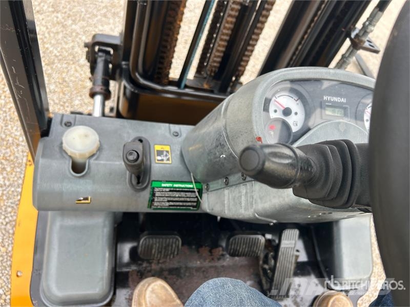Hyundai 25L-7A 5000 lb Pneumatic Tire Forklift 그 외 지게차