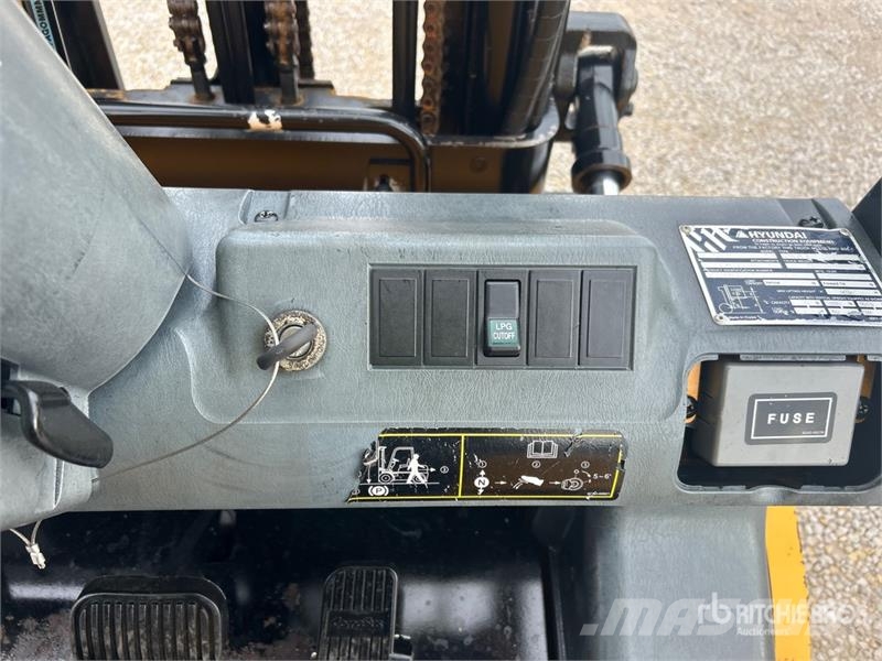 Hyundai 25L-7A 5000 lb Pneumatic Tire Forklift 그 외 지게차