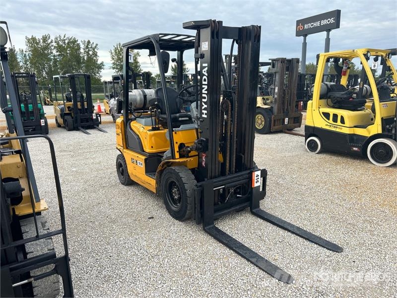 Hyundai 25L-7A 5000 lb Pneumatic Tire Forklift 그 외 지게차