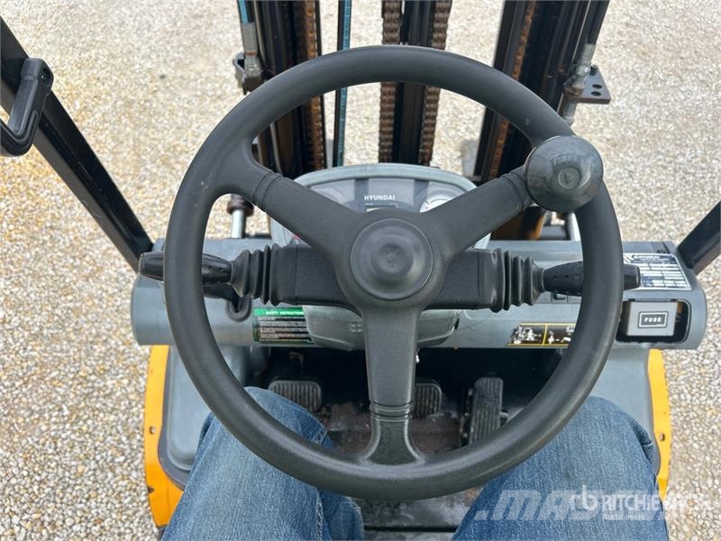Hyundai 25L-7A 5000 lb Pneumatic Tire Forklift 그 외 지게차