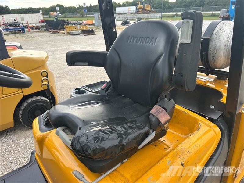 Hyundai 25L-7A 5000 lb Pneumatic Tire Forklift 그 외 지게차