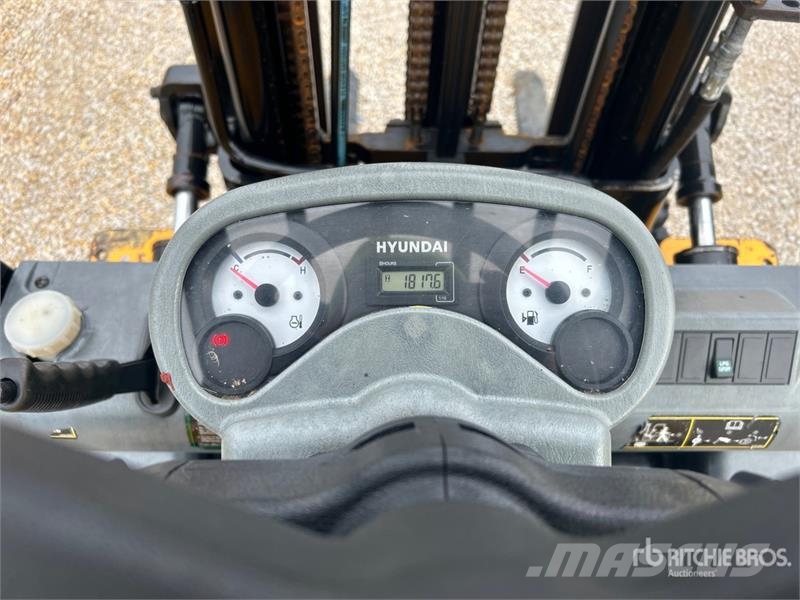 Hyundai 25L-7A 5000 lb Pneumatic Tire Forklift 그 외 지게차