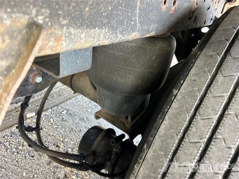 Hyundai V12530152-AJS Dobozos pótkocsik