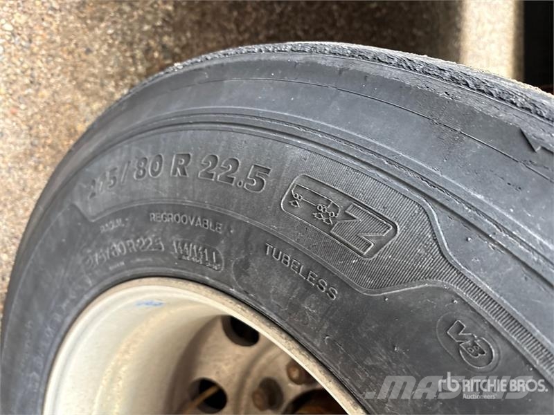 Hyundai VI2530152-AJS Причепи-фургони