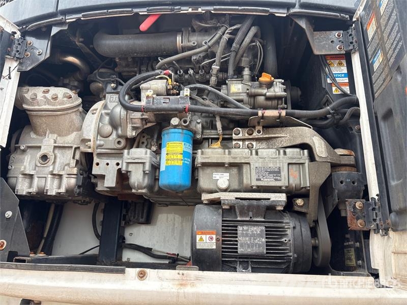 Hyundai VR2530152-AS Piekabes ar temperatūras kontroli