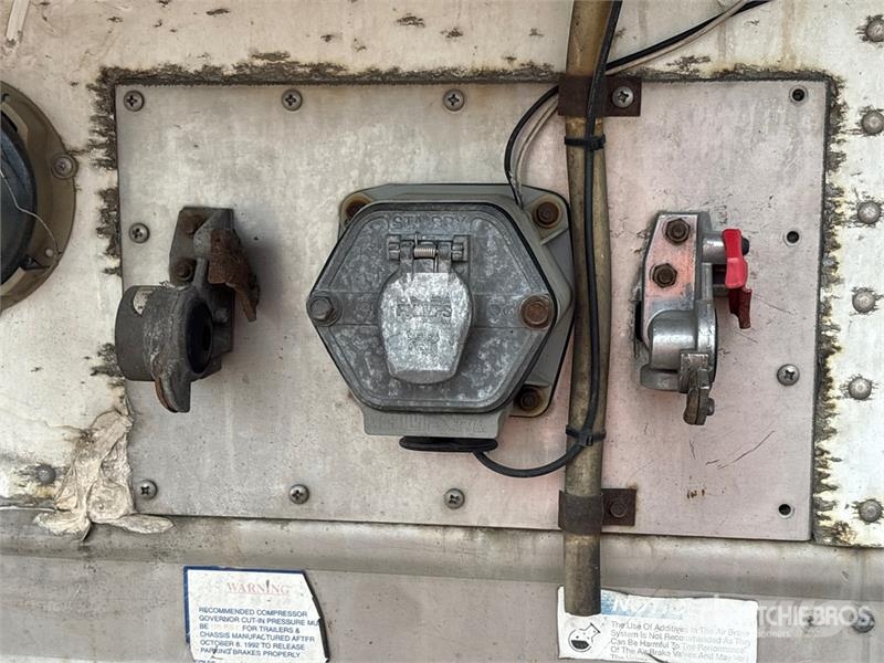 Hyundai VR2530152-AS Piekabes ar temperatūras kontroli