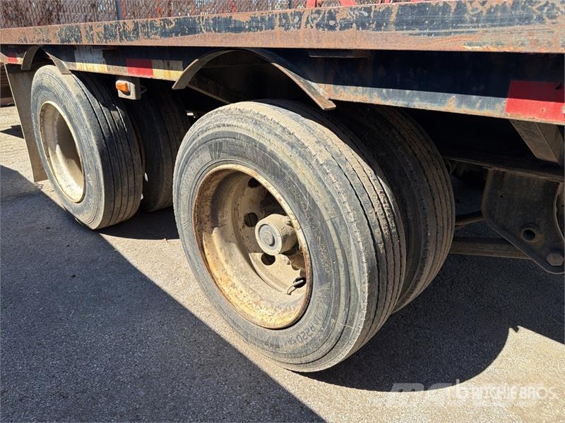 Imperial 26 ft T/A Equipment Trailer Remolques para transporte de vehículos