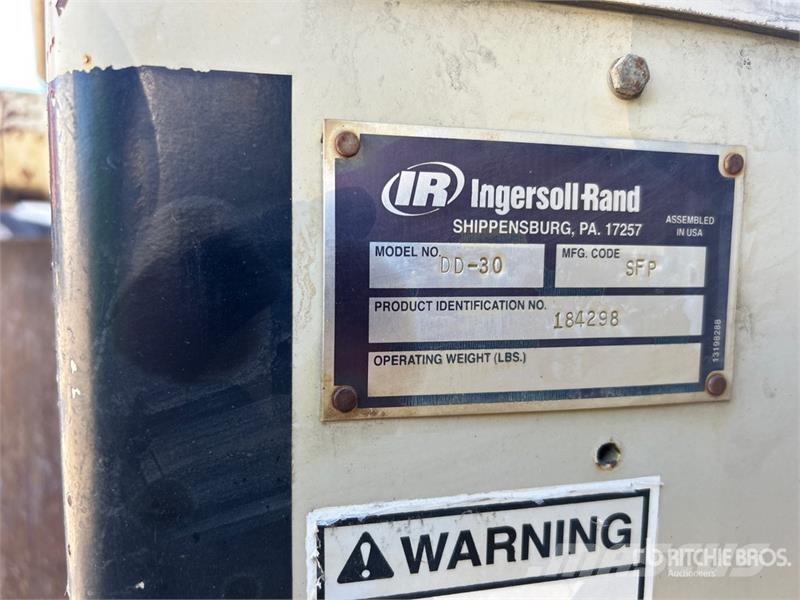 Ingersoll Rand DD-30 Divvalču grunts veltņi