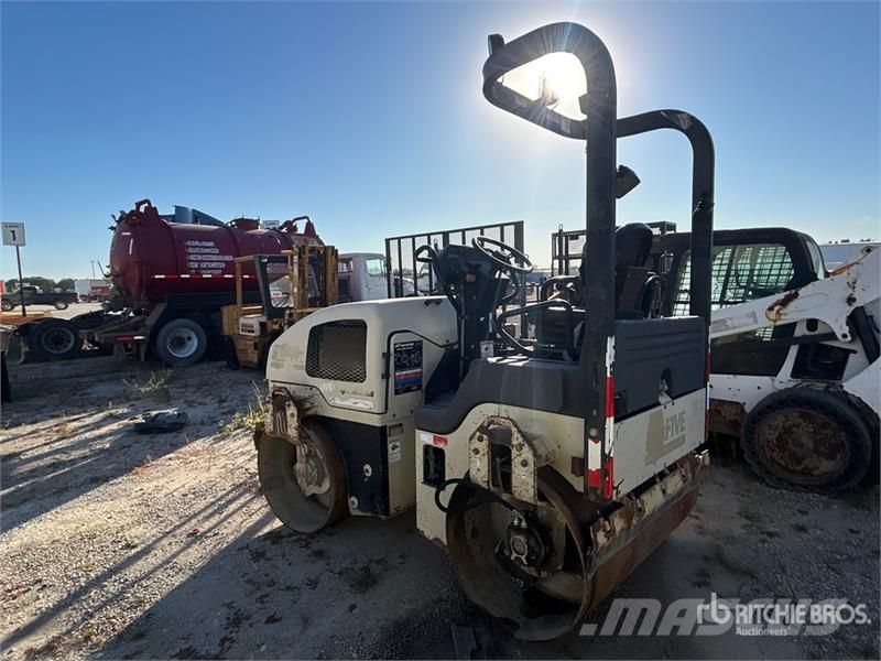 Ingersoll Rand DD-30 Divvalču grunts veltņi